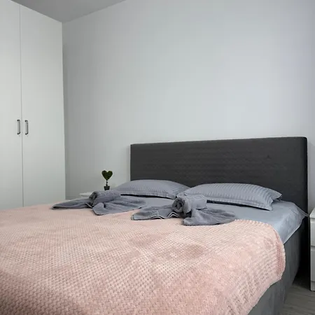 Appartement Grandis 16 *